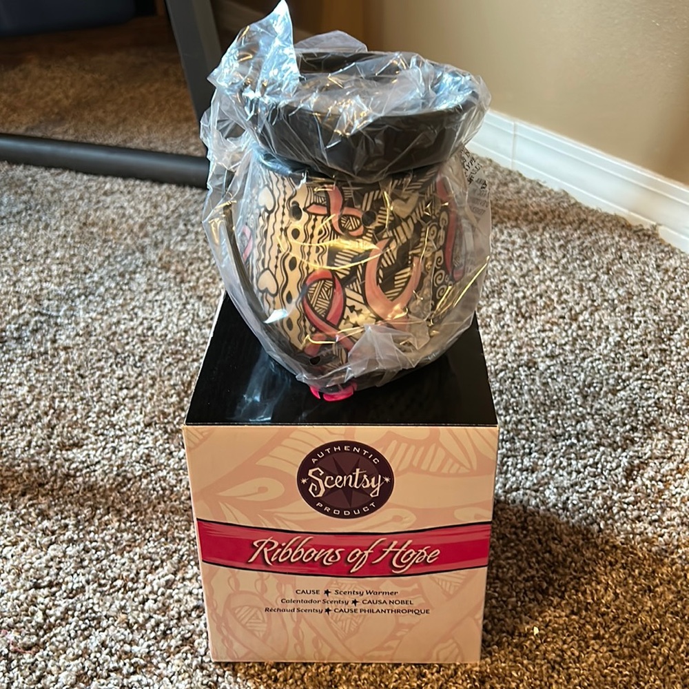 Scentsy Ribbons of Hope Warmer